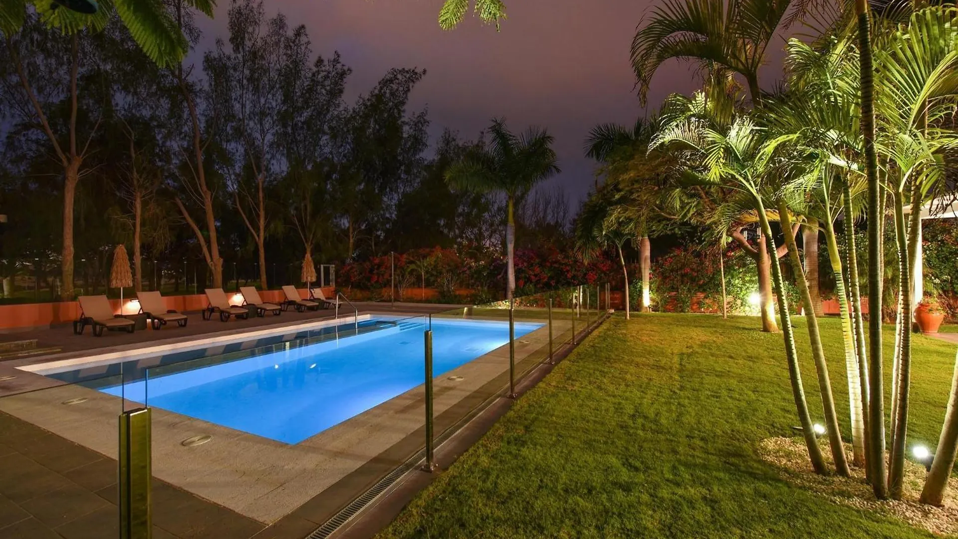 Villa Maspalomas Lux Luxury Retreat In Gran Canaria Private Heated Pool Wonderdul Terrace Area With Dining Area And Bbq Minutes From Popular, Las Palmas de Gran Canaria