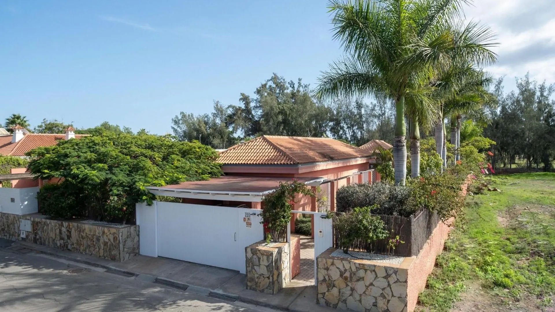 Villa Maspalomas Lux Luxury Retreat In Gran Canaria Private Heated Pool Wonderdul Terrace Area With Dining Area And Bbq Minutes From Popular, Spain