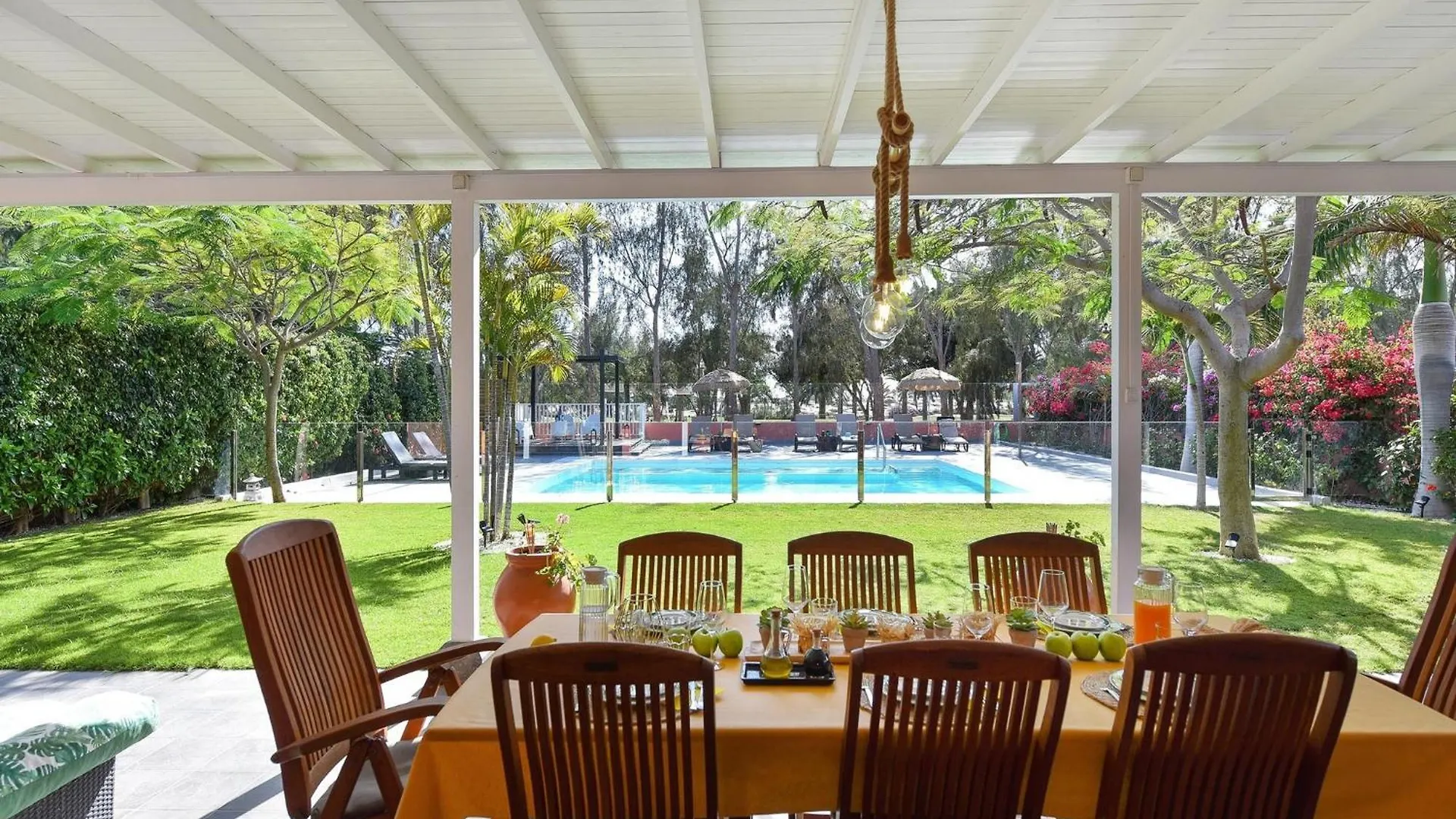 Villa Maspalomas Lux Luxury Retreat In Gran Canaria Private Heated Pool Wonderdul Terrace Area With Dining Area And Bbq Minutes From Popular, Las Palmas de Gran Canaria