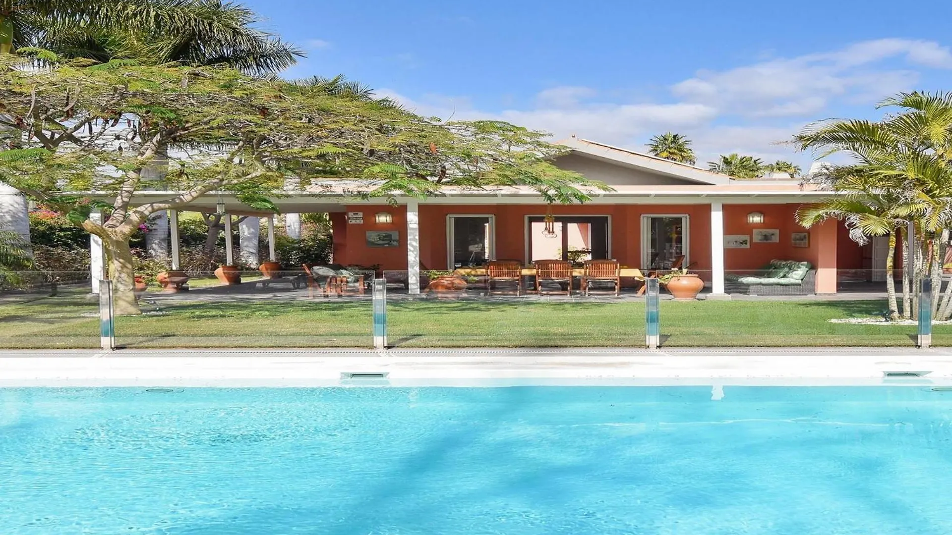 Villa Maspalomas Lux Luxury Retreat In Gran Canaria Private Heated Pool Wonderdul Terrace Area With Dining Area And Bbq Minutes From Popular,