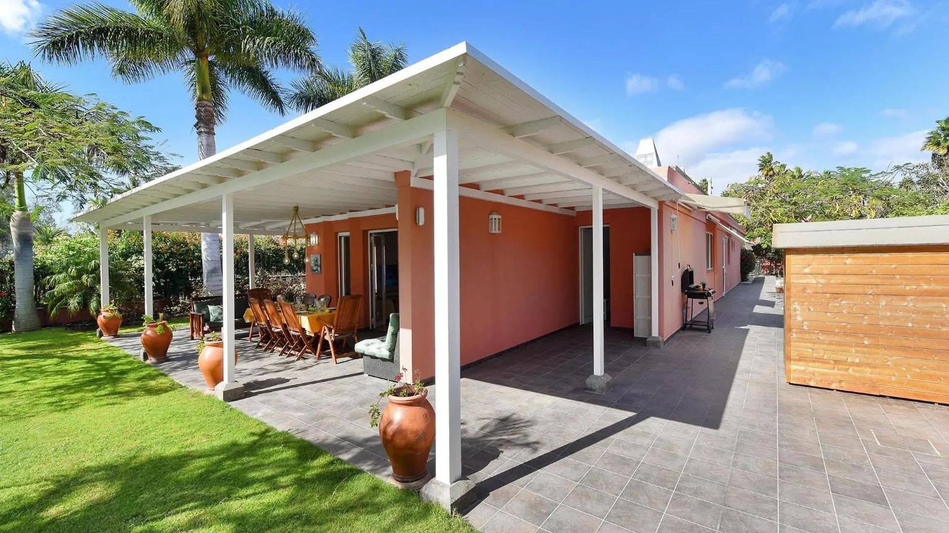 Villa Maspalomas Lux Luxury Retreat In Gran Canaria Private Heated Pool Wonderdul Terrace Area With Dining Area And Bbq Minutes From Popular,  Las Palmas de Gran Canaria