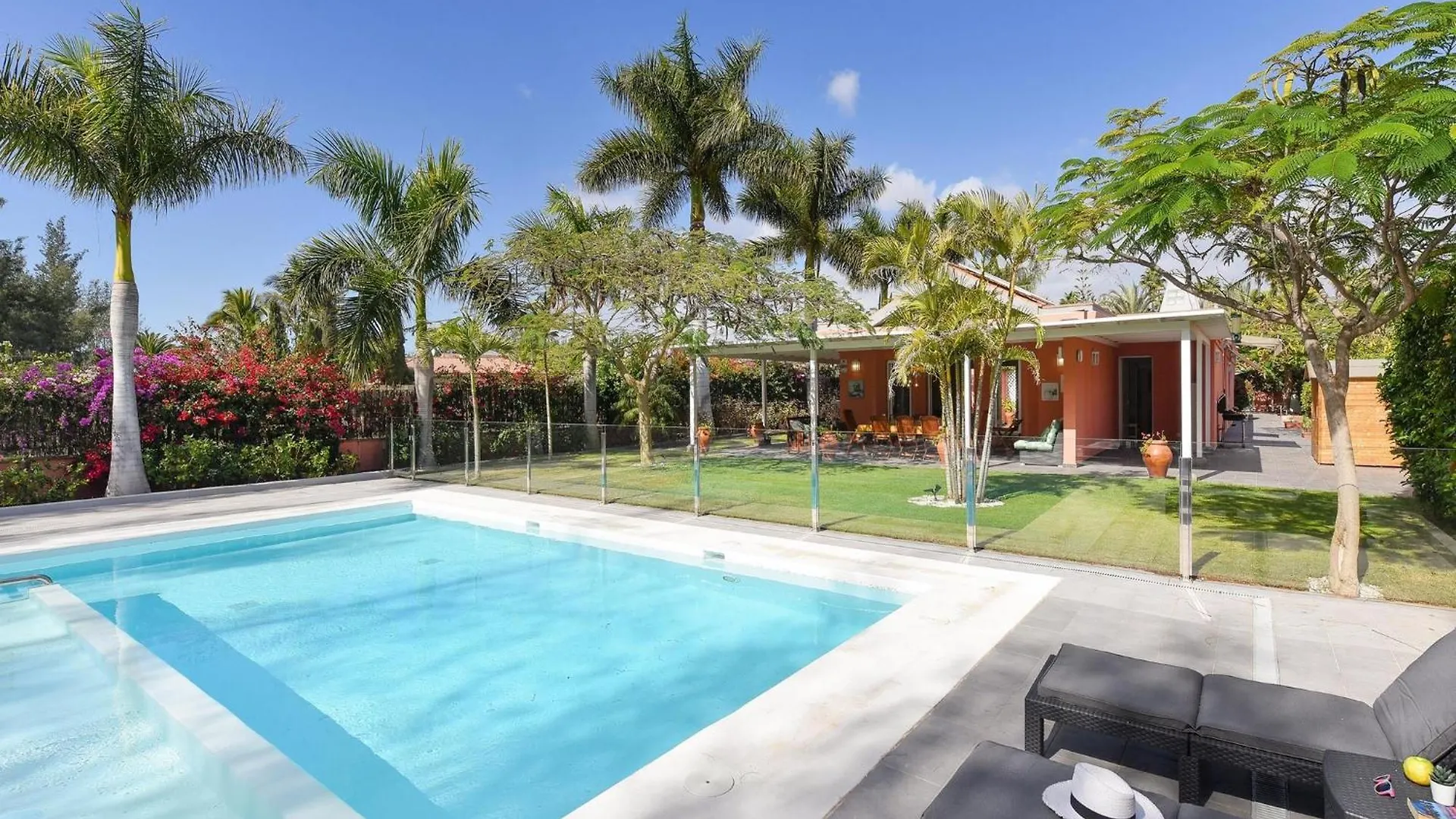 Villa Maspalomas Lux Luxury Retreat In Gran Canaria Private Heated Pool Wonderdul Terrace Area With Dining Area And Bbq Minutes From Popular,  Las Palmas de Gran Canaria